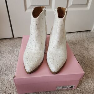 Womens Soda white cowgirl boots